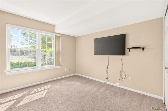 606 Thornhill Court, Belleville, MI 48111