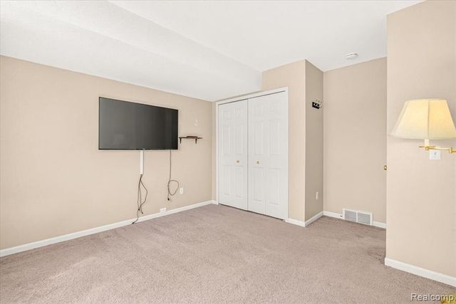 606 Thornhill Court, Belleville, MI 48111