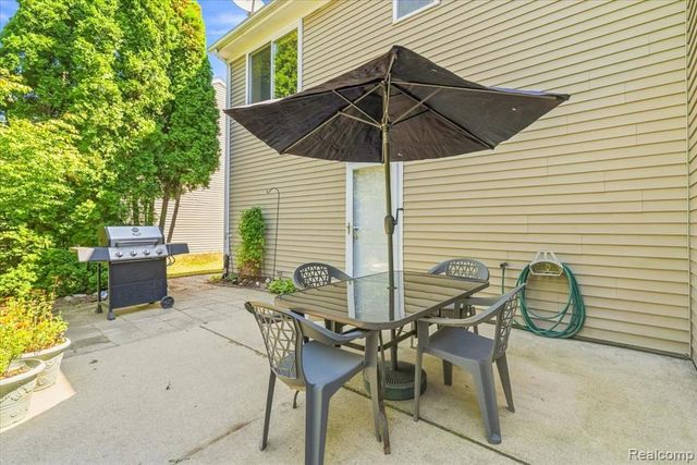 606 Thornhill Court, Belleville, MI 48111