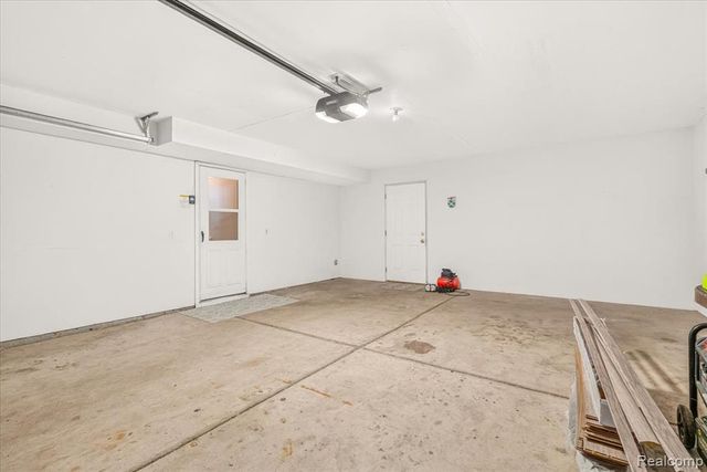 606 Thornhill Court, Belleville, MI 48111