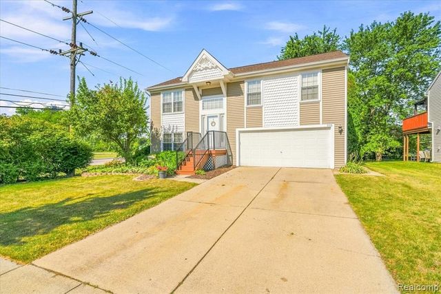 606 Thornhill Court, Belleville, MI 48111
