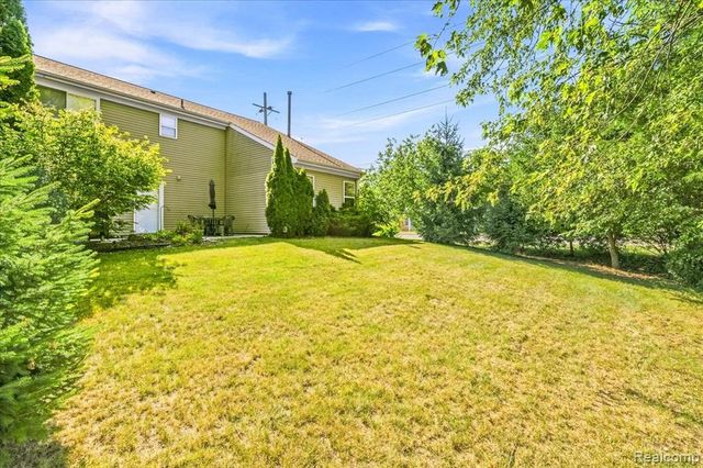 606 Thornhill Court, Belleville, MI 48111