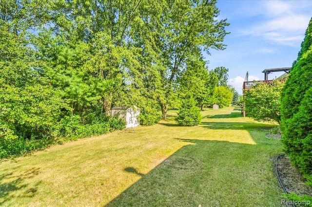 606 Thornhill Court, Belleville, MI 48111