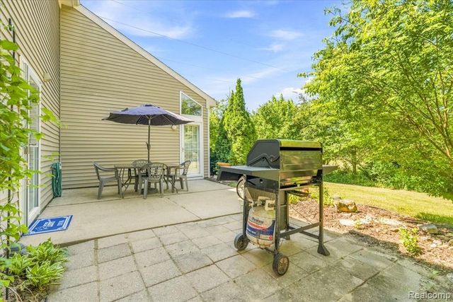 606 Thornhill Court, Belleville, MI 48111