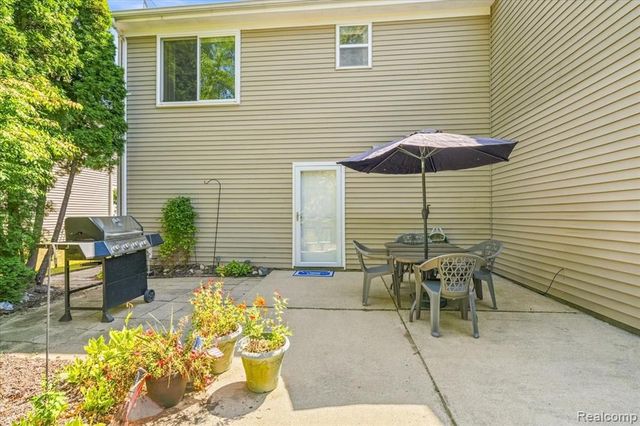 606 Thornhill Court, Belleville, MI 48111