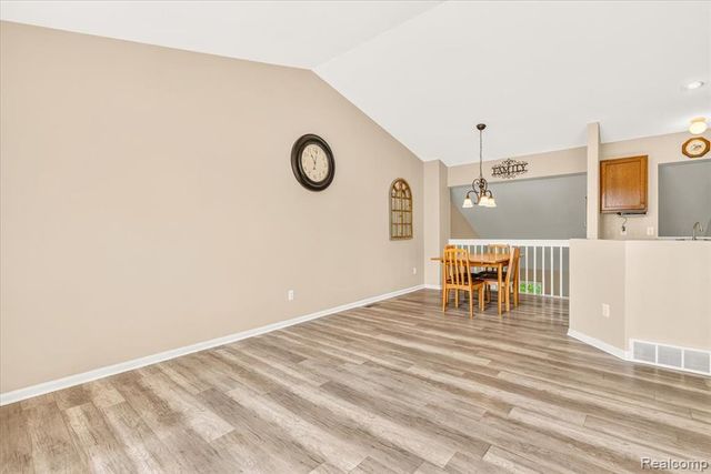 606 Thornhill Court, Belleville, MI 48111