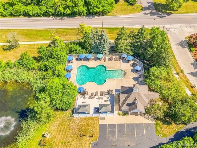 606 Thornhill Court, Belleville, MI 48111