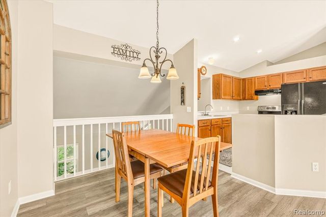 606 Thornhill Court, Belleville, MI 48111