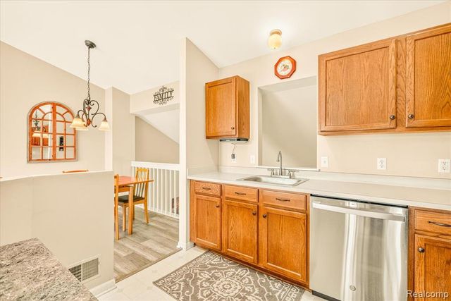 606 Thornhill Court, Belleville, MI 48111