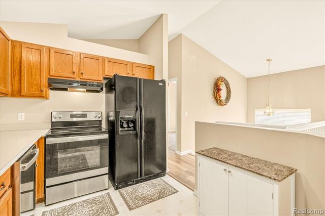 606 Thornhill Court, Belleville, MI 48111