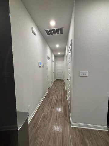 316 Tolo DR, Elgin, TX 78621