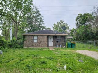 2205 Velma Street, La Marque, TX 77568