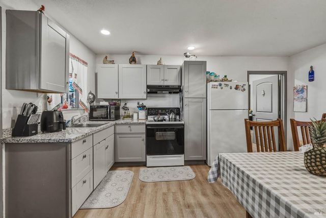3676 Madrone St, Clearlake, CA 95422
