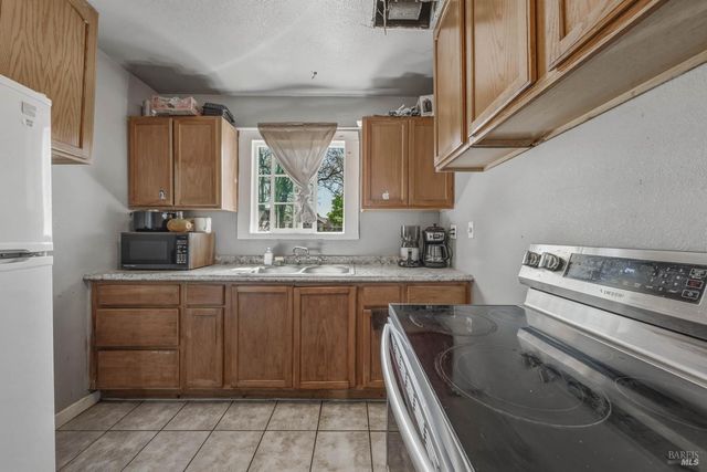 3676 Madrone St, Clearlake, CA 95422