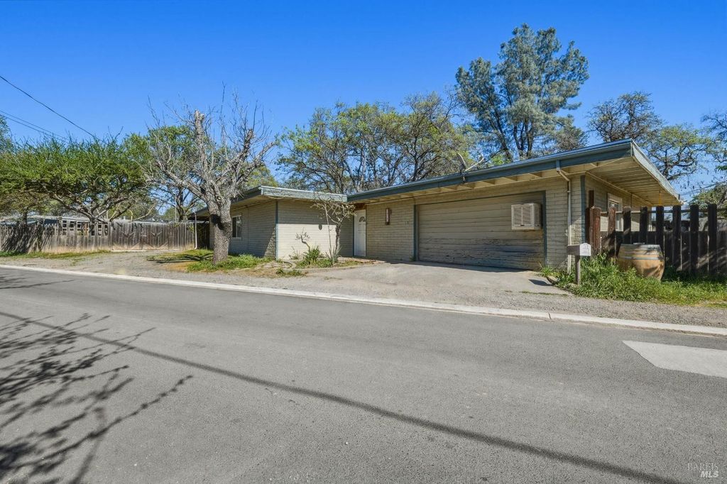3676 Madrone St, Clearlake, CA 95422
