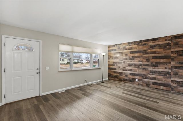 685 Crabapple Lane, Florissant, MO 63031