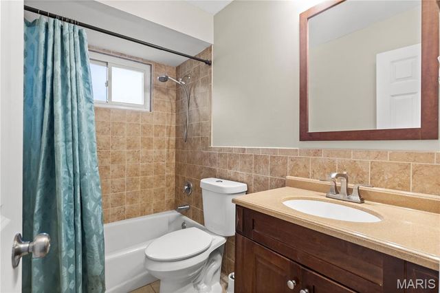 685 Crabapple Lane, Florissant, MO 63031