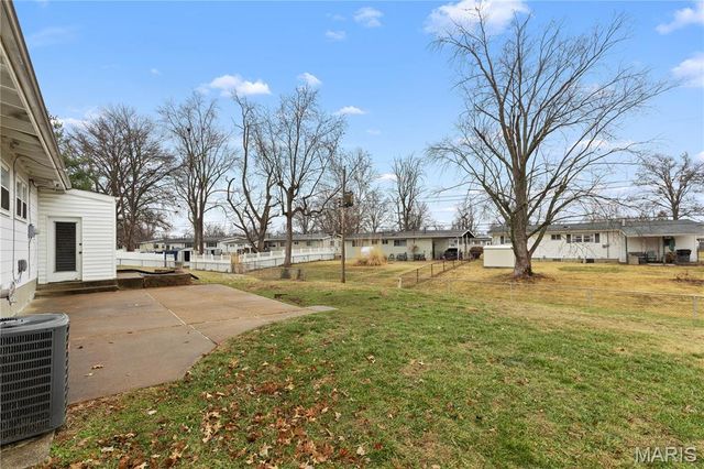 685 Crabapple Lane, Florissant, MO 63031