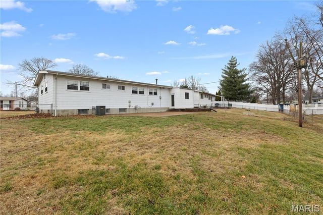 685 Crabapple Lane, Florissant, MO 63031