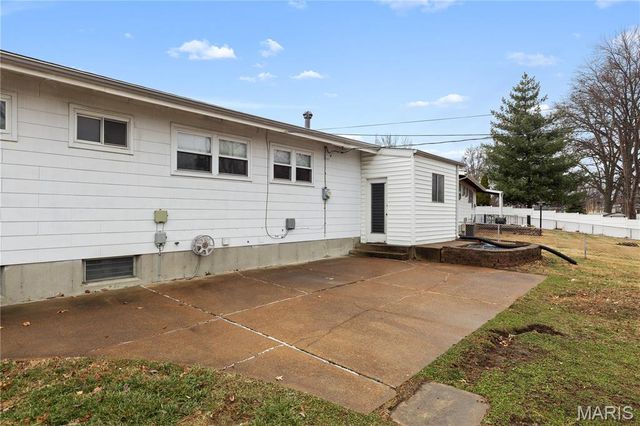 685 Crabapple Lane, Florissant, MO 63031