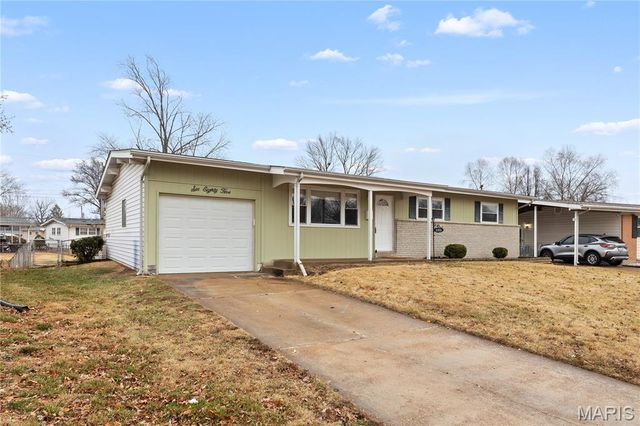 685 Crabapple Lane, Florissant, MO 63031