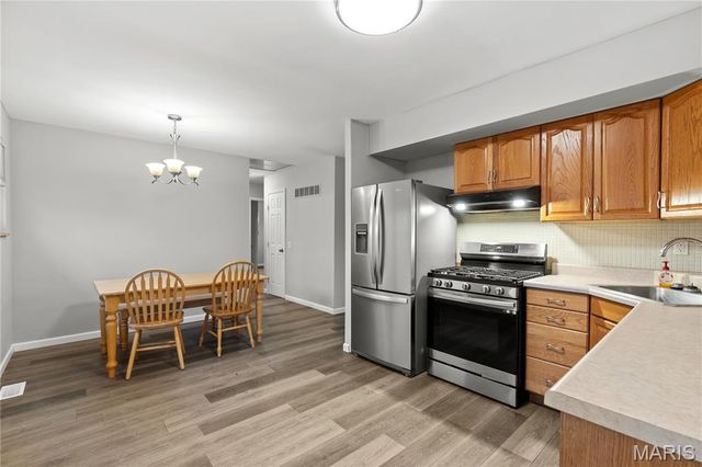 685 Crabapple Lane, Florissant, MO 63031