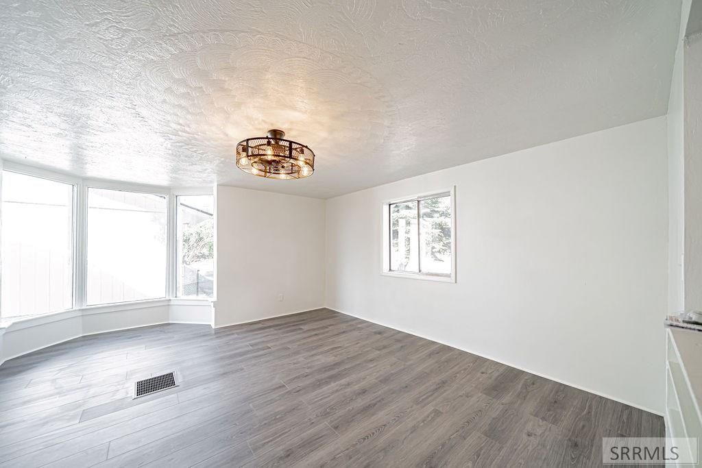 Image 10 of property listing at 1401 W Albany Street, Idaho Falls, ID 83402