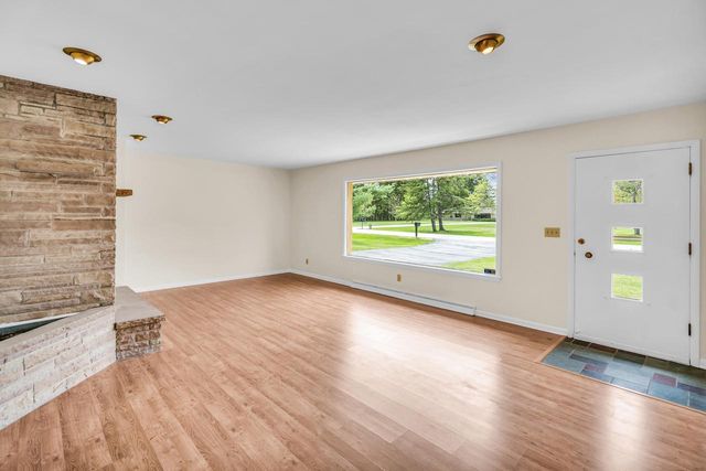 11240 N Valley DRIVE, Mequon, WI 53092