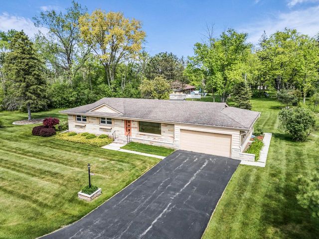 11240 N Valley DRIVE, Mequon, WI 53092