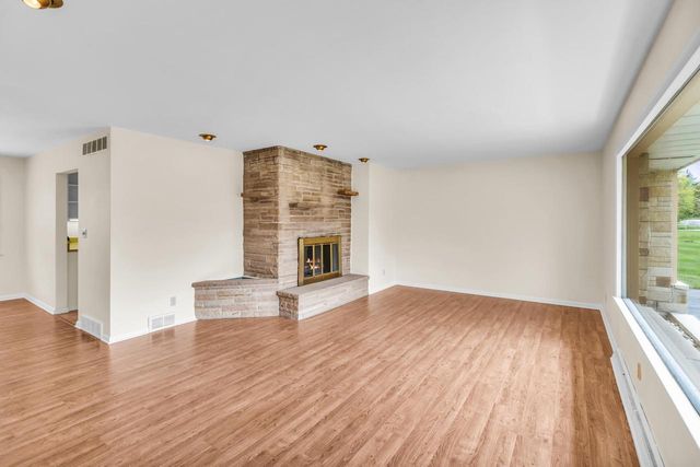11240 N Valley DRIVE, Mequon, WI 53092