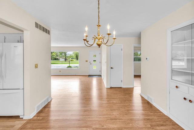 11240 N Valley DRIVE, Mequon, WI 53092