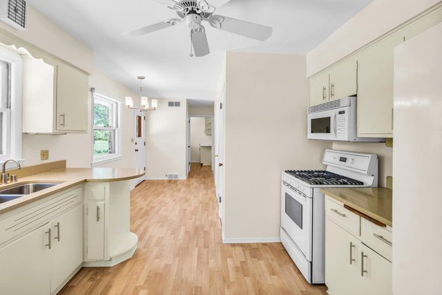 11240 N Valley DRIVE, Mequon, WI 53092