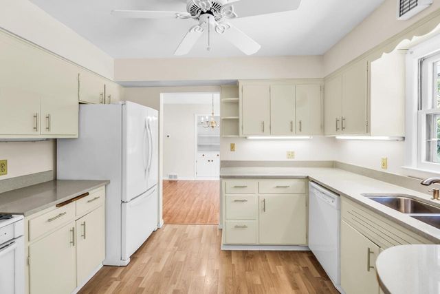 11240 N Valley DRIVE, Mequon, WI 53092