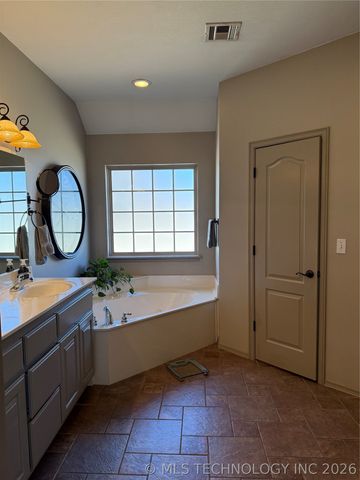 22095 Riverwood Drive, Claremore, OK 74019