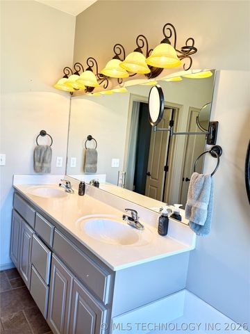 22095 Riverwood Drive, Claremore, OK 74019