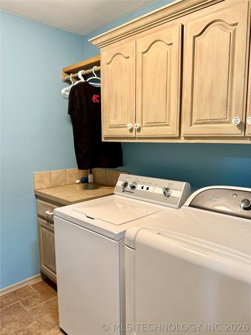 22095 Riverwood Drive, Claremore, OK 74019