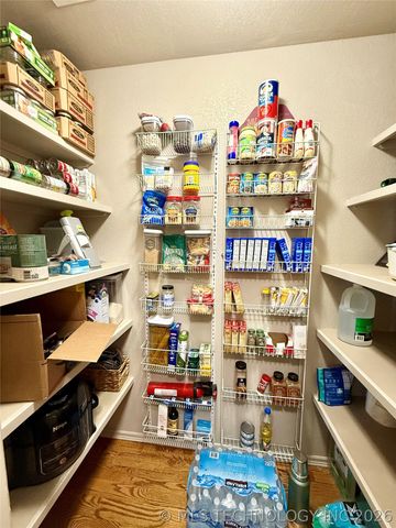 22095 Riverwood Drive, Claremore, OK 74019