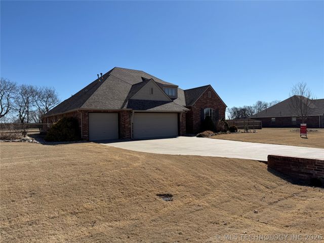 22095 Riverwood Drive, Claremore, OK 74019