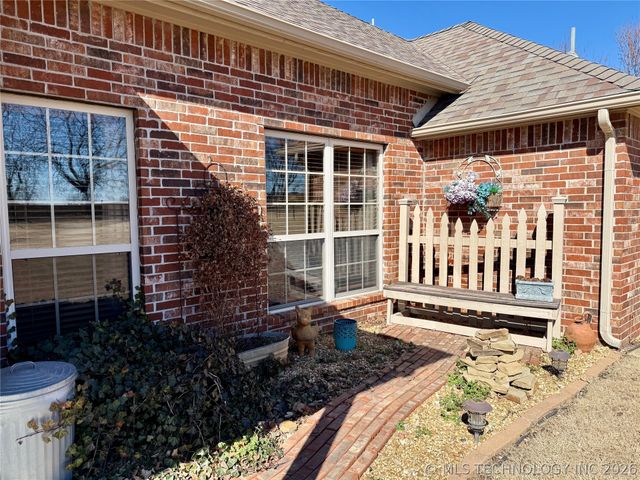 22095 Riverwood Drive, Claremore, OK 74019