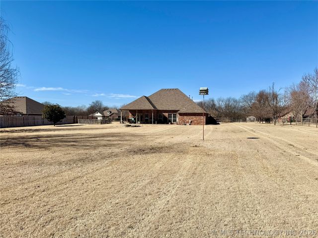 22095 Riverwood Drive, Claremore, OK 74019