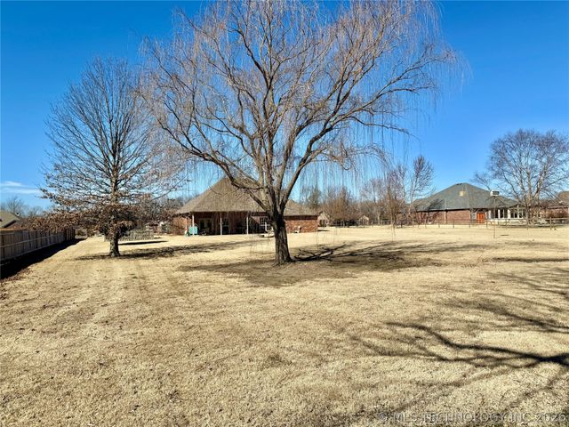 22095 Riverwood Drive, Claremore, OK 74019