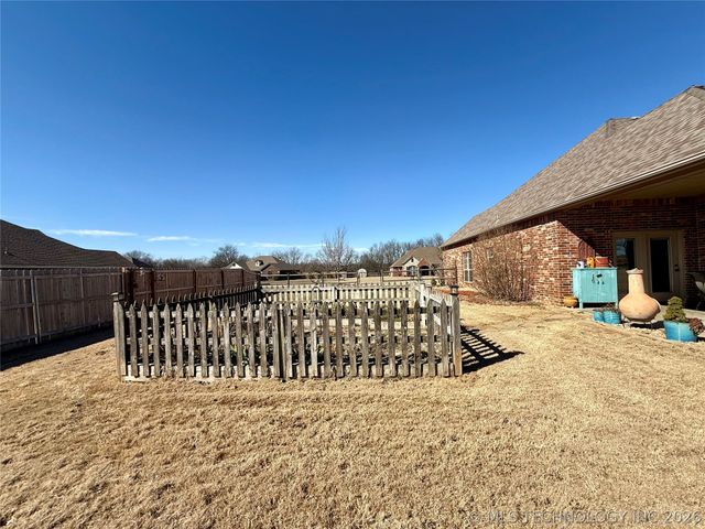 22095 Riverwood Drive, Claremore, OK 74019