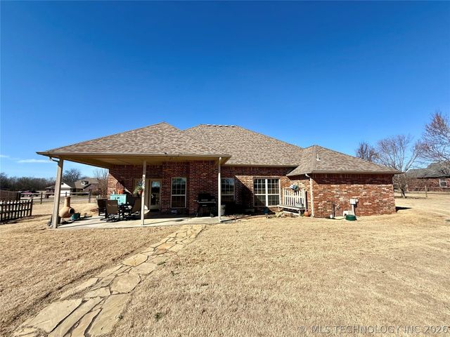 22095 Riverwood Drive, Claremore, OK 74019