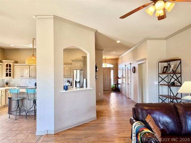 22095 Riverwood Drive, Claremore, OK 74019