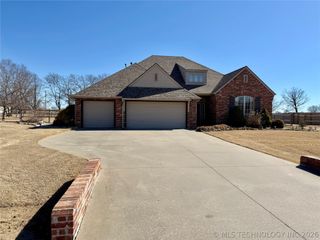 22095 Riverwood Drive, Claremore, OK 74019