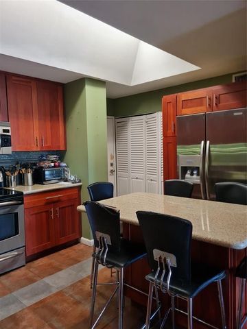 2851 NE 183 2203-05, Aventura, FL 33160