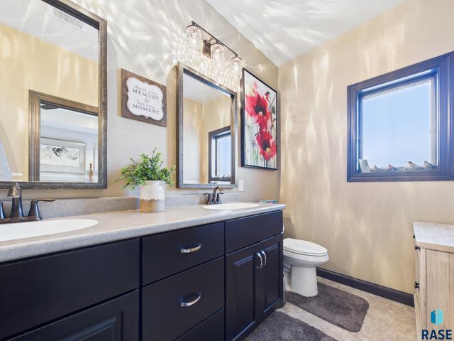 5404 S Coneflower Cir Circle, Sioux Falls, SD 57108