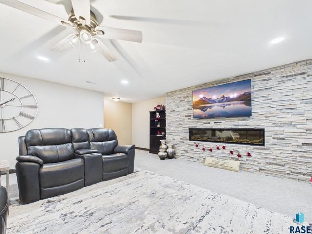 5404 S Coneflower Cir Circle, Sioux Falls, SD 57108