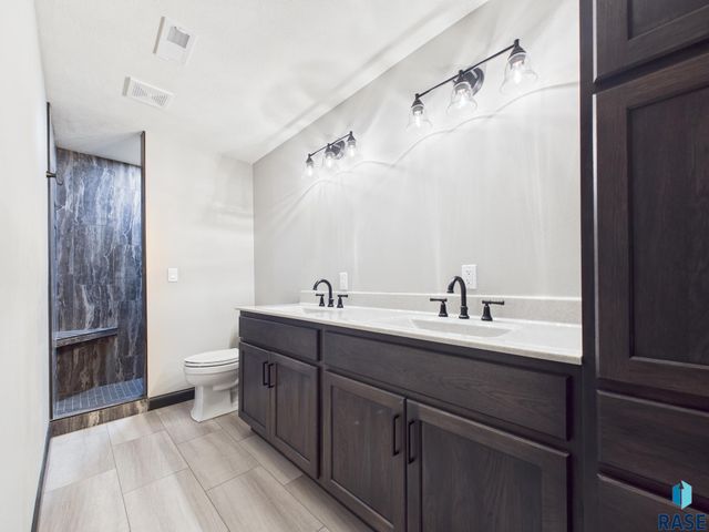 5404 S Coneflower Cir Circle, Sioux Falls, SD 57108