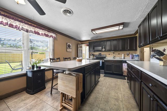 320 Apache Drive, Circleville, OH 43113